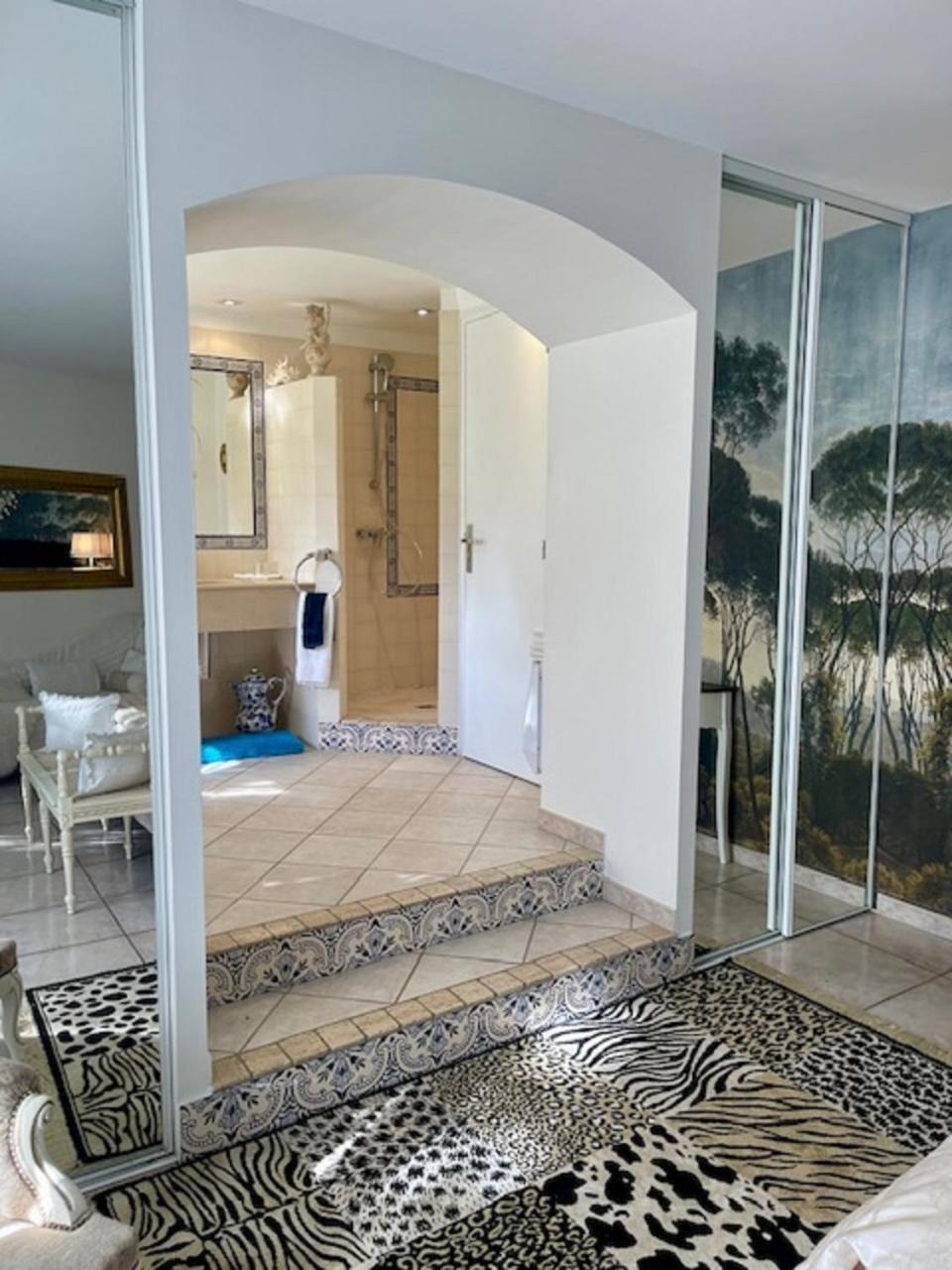 B&B Les Muscades Saint-Étienne-du-Grès Exteriör bild